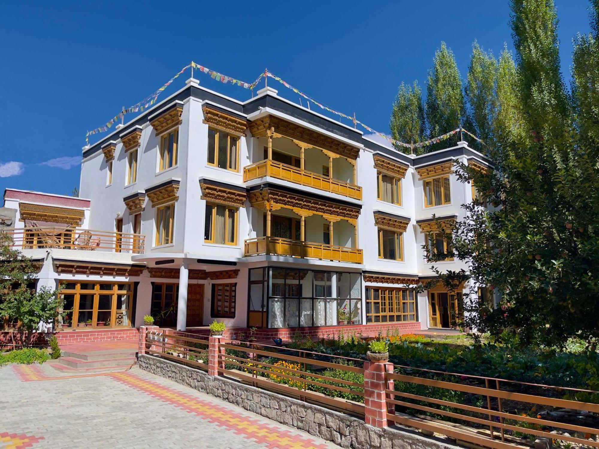 Rock Castle Residency Hotel Leh Bagian luar foto