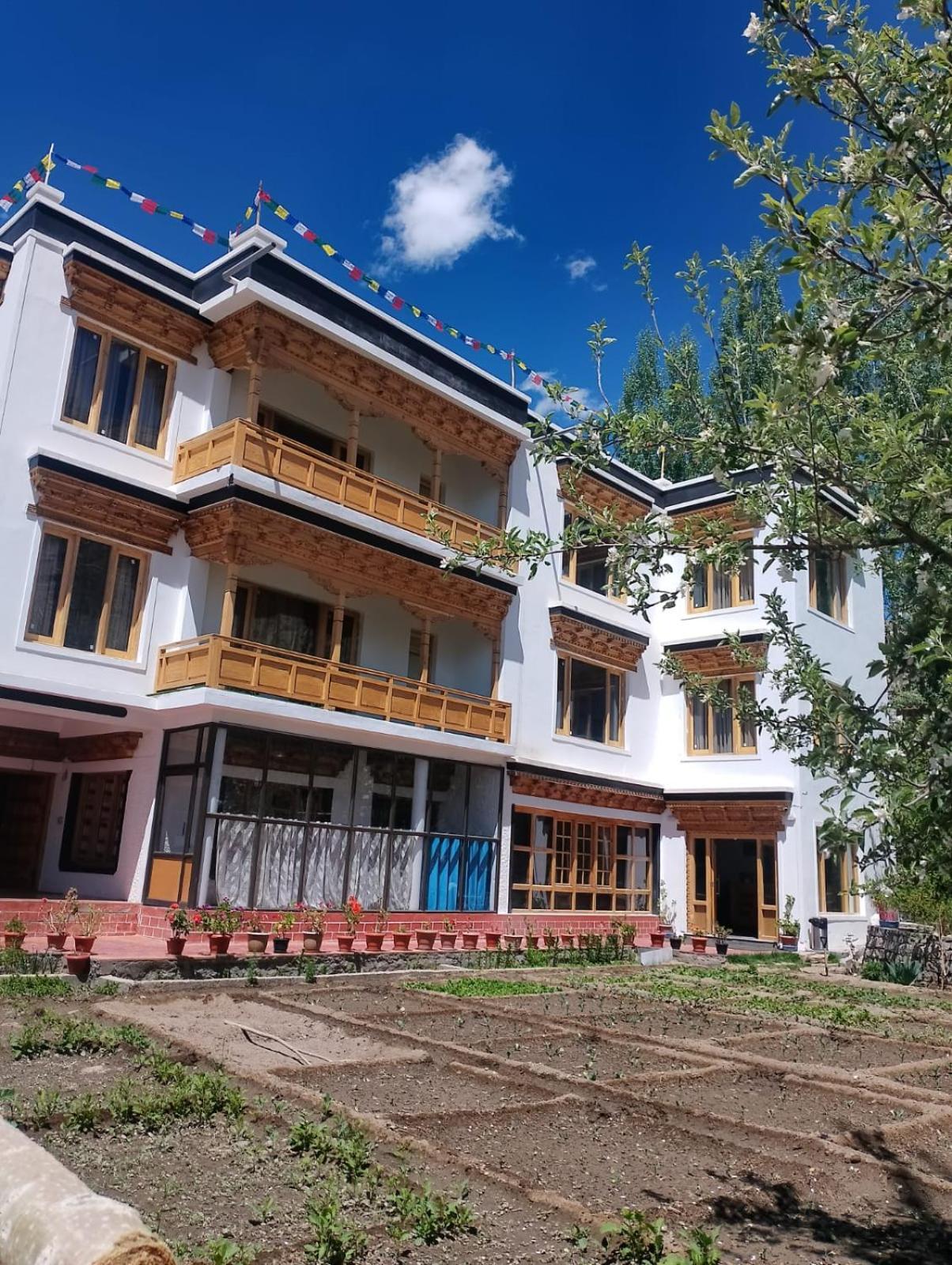 Rock Castle Residency Hotel Leh Bagian luar foto